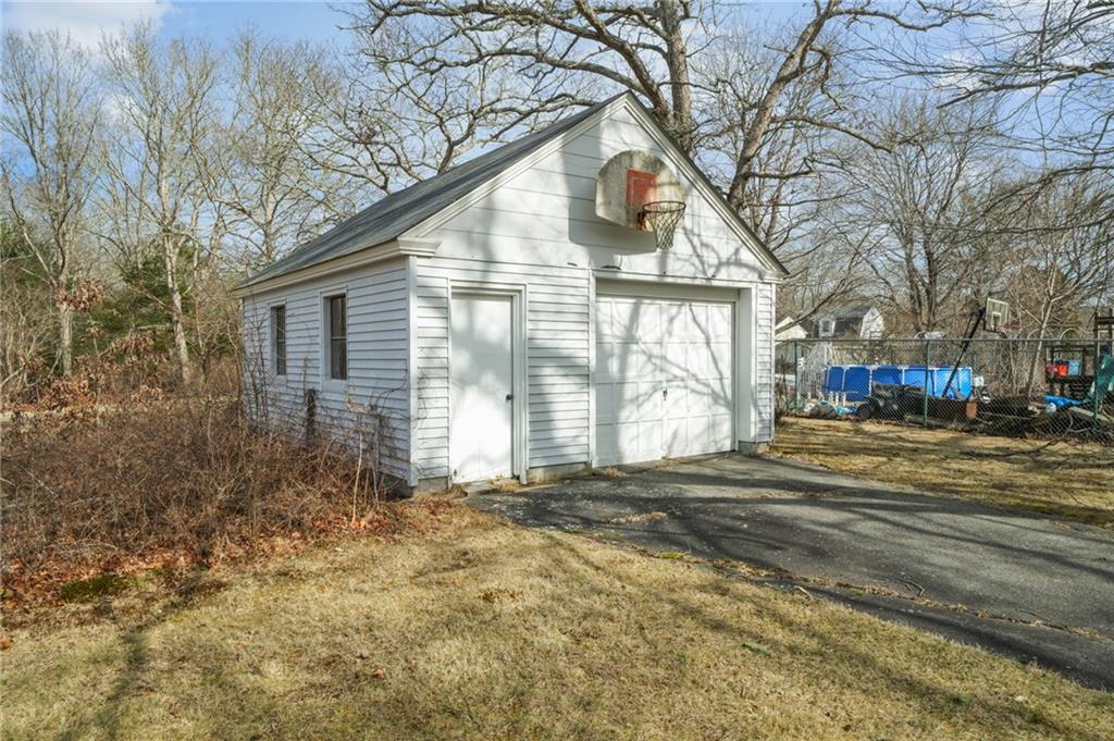 626 Alton Carolina Road, Charlestown