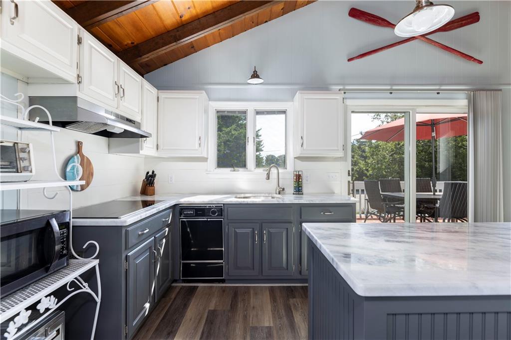 87 Montauk Avenue, Westerly