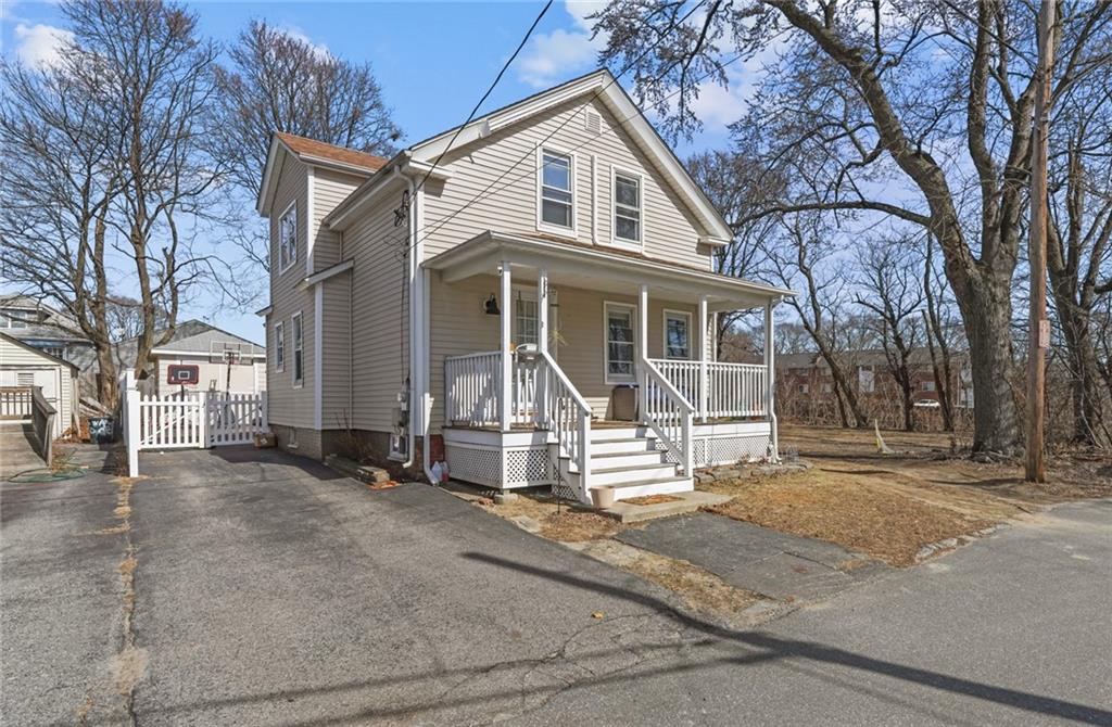 9 Washburn Avenue, East Providence