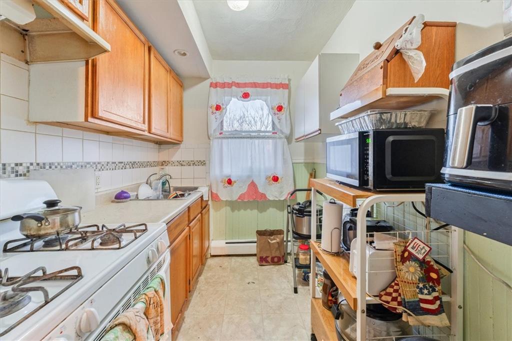 79 Hadwin Street, Central Falls