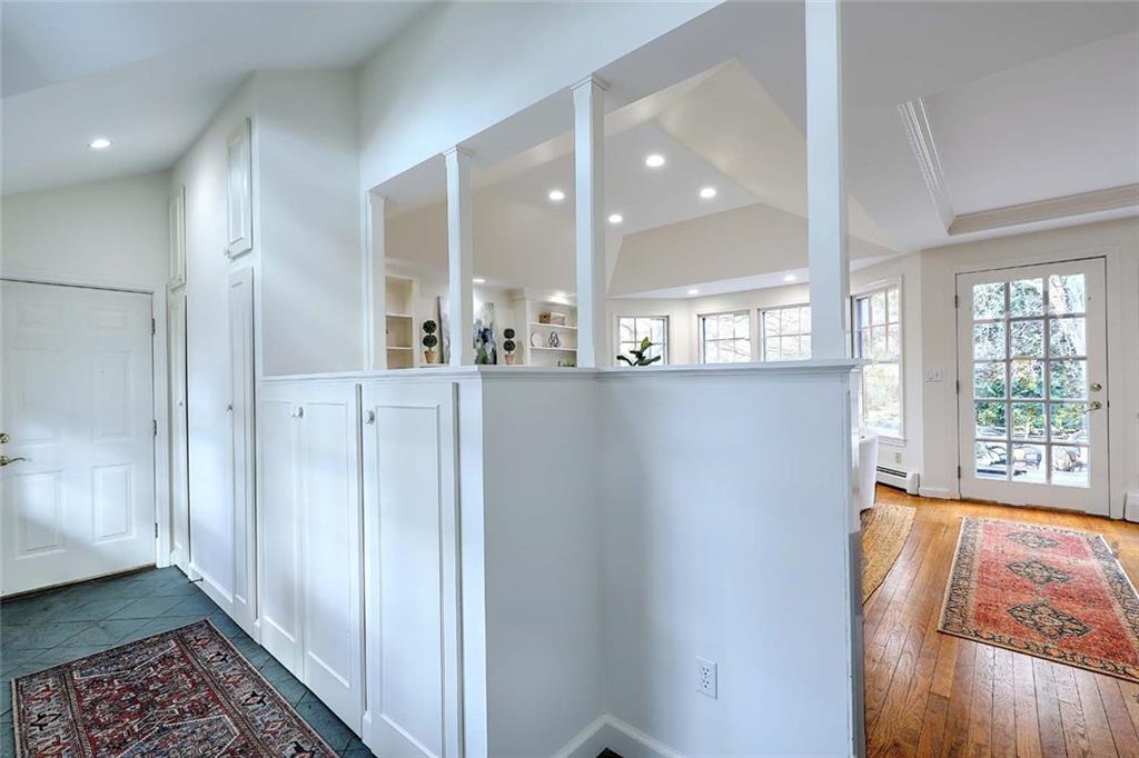 18 Adams Point Road, Barrington