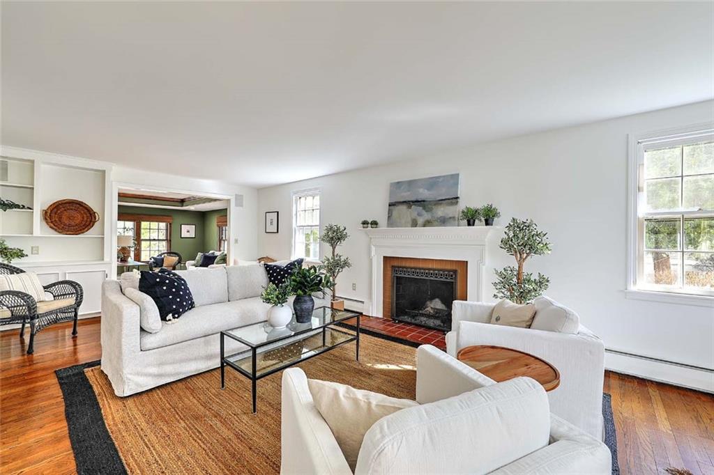 18 Adams Point Road, Barrington