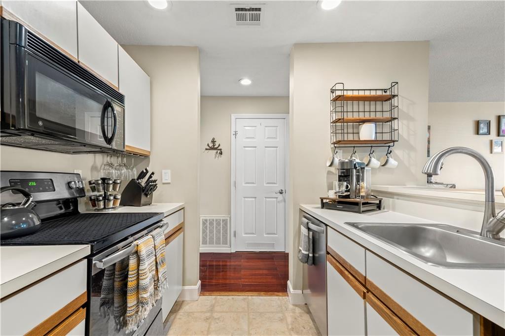 3524 West Shore Road, Unit#906, Warwick