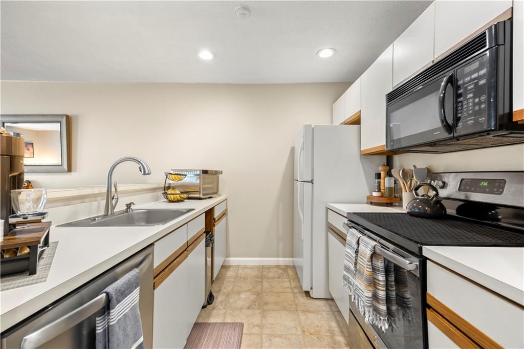 3524 West Shore Road, Unit#906, Warwick