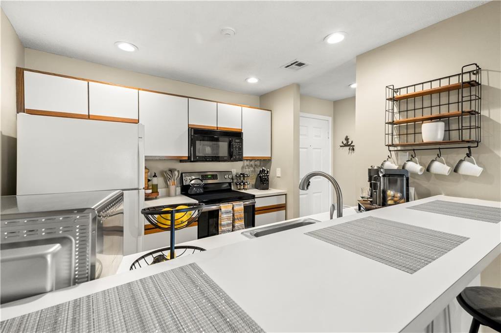 3524 West Shore Road, Unit#906, Warwick