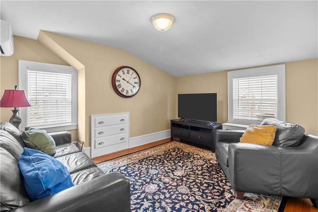 15 Maple Street, Warren