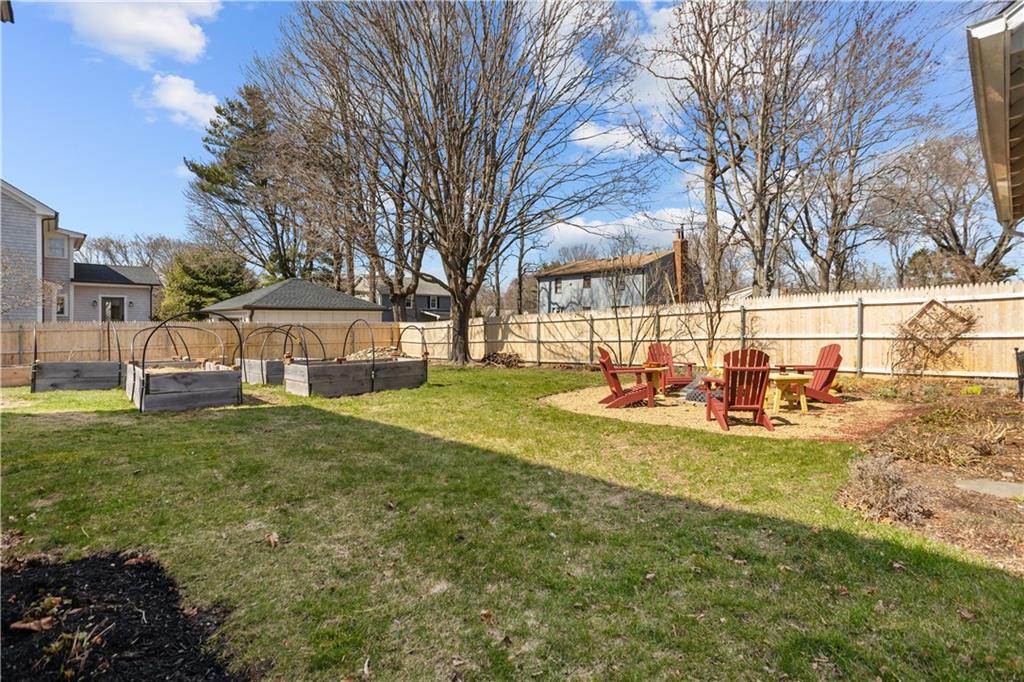 15 Maple Street, Warren