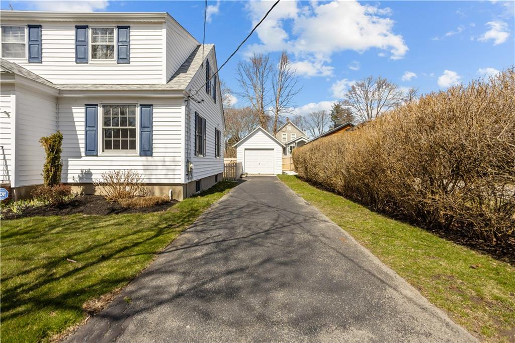 15 Maple Street, Warren