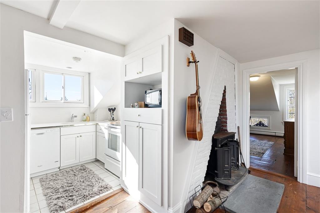 12 Mount. Vernon Street, Unit#05, Newport
