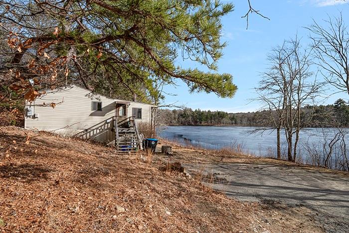 18 Tarklin Pond Drive, North Smithfield
