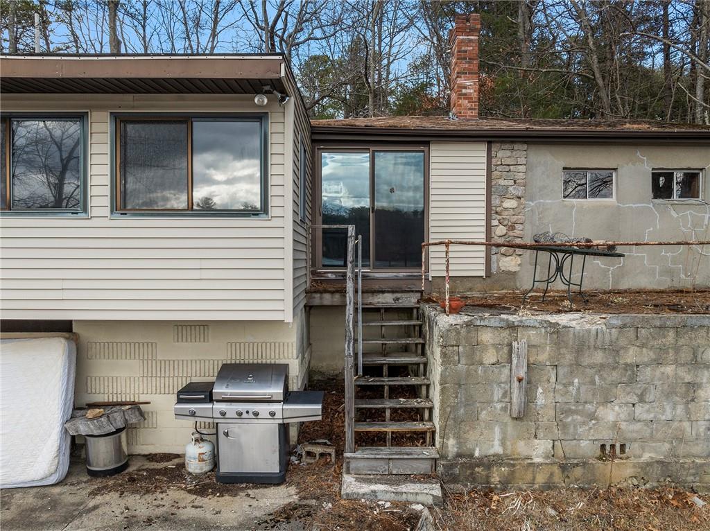 18 Tarklin Pond Drive, North Smithfield