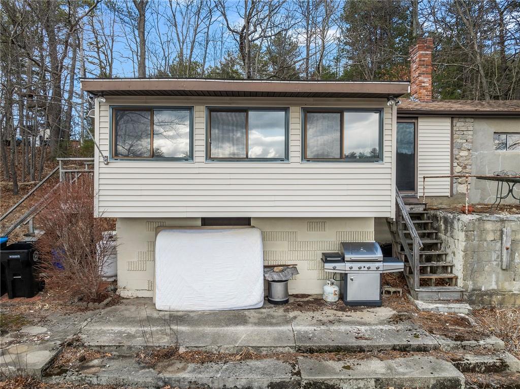 18 Tarklin Pond Drive, North Smithfield
