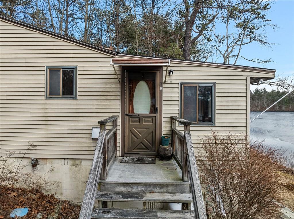 18 Tarklin Pond Drive, North Smithfield