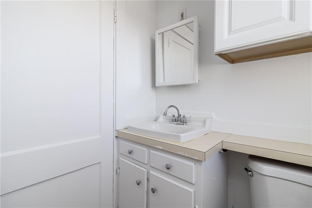 1609 West Main Road, Middletown