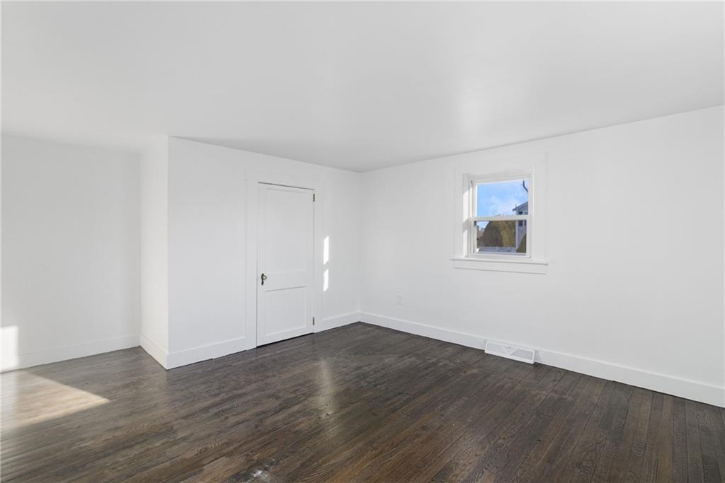 1609 West Main Road, Middletown