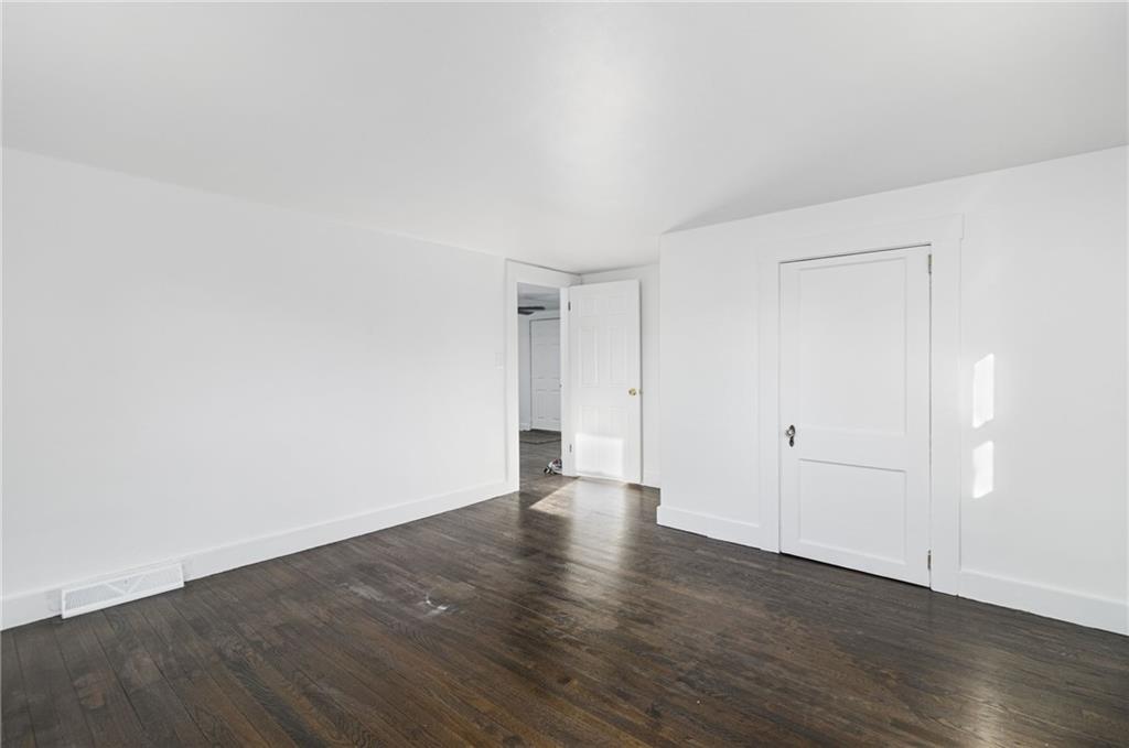 1609 West Main Road, Middletown