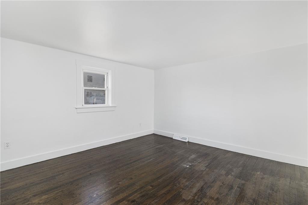 1609 West Main Road, Middletown