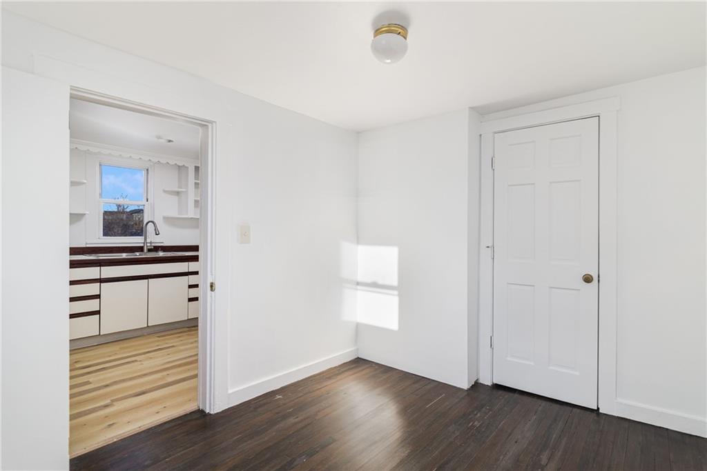 1609 West Main Road, Middletown