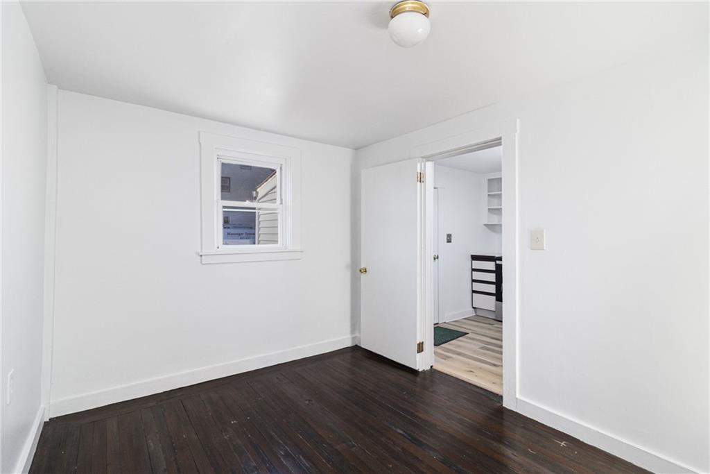 1609 West Main Road, Middletown