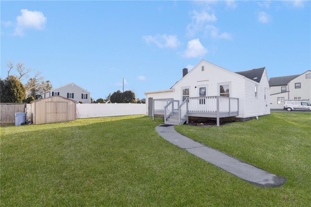 1609 West Main Road, Middletown