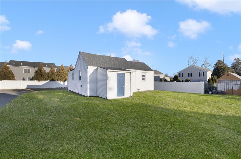 1609 West Main Road, Middletown