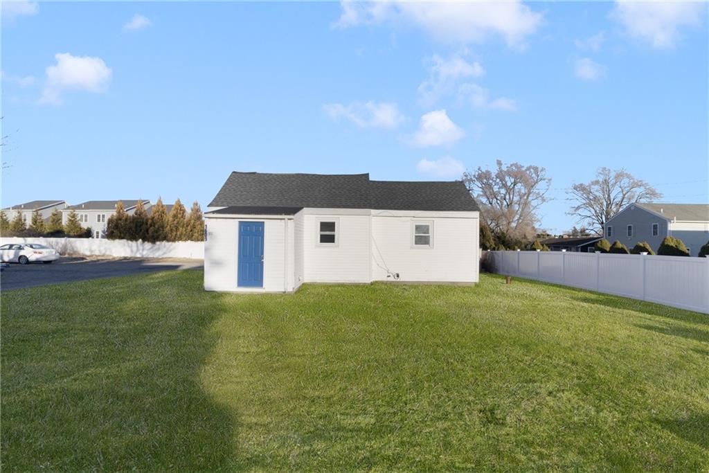 1609 West Main Road, Middletown