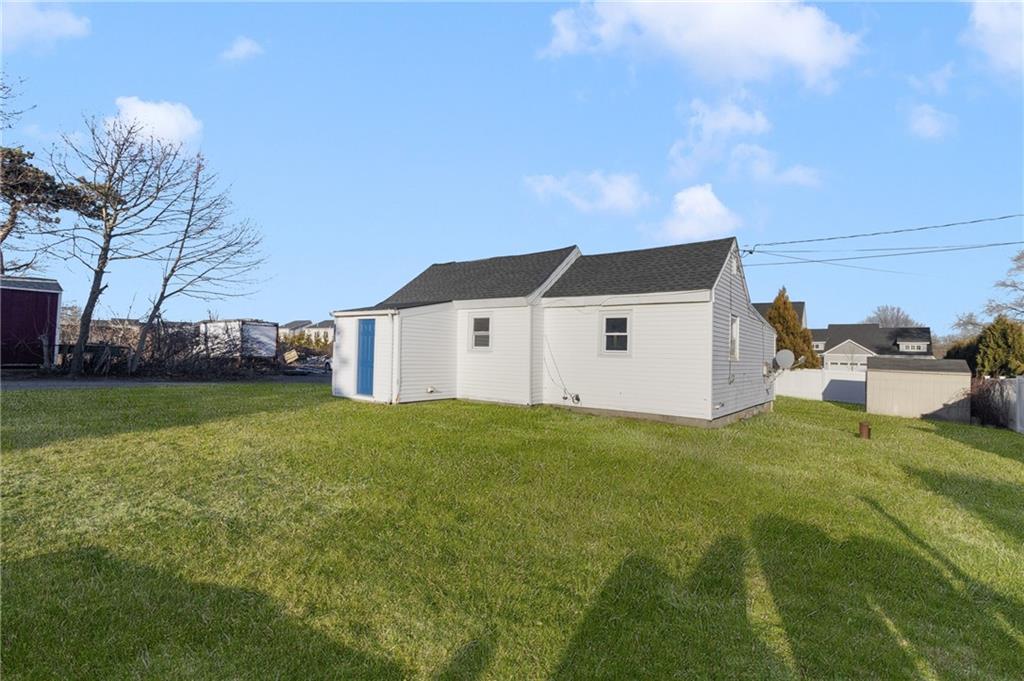 1609 West Main Road, Middletown
