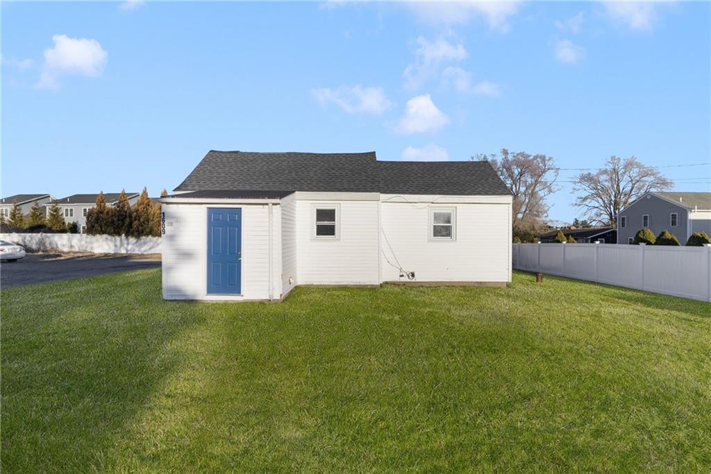 1609 West Main Road, Middletown