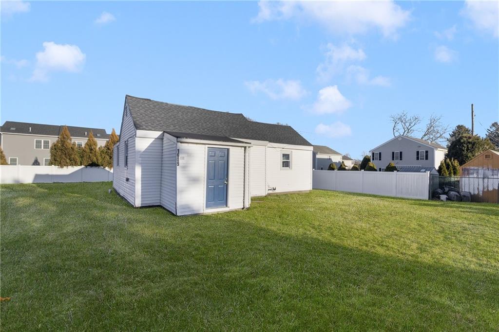 1609 West Main Road, Middletown