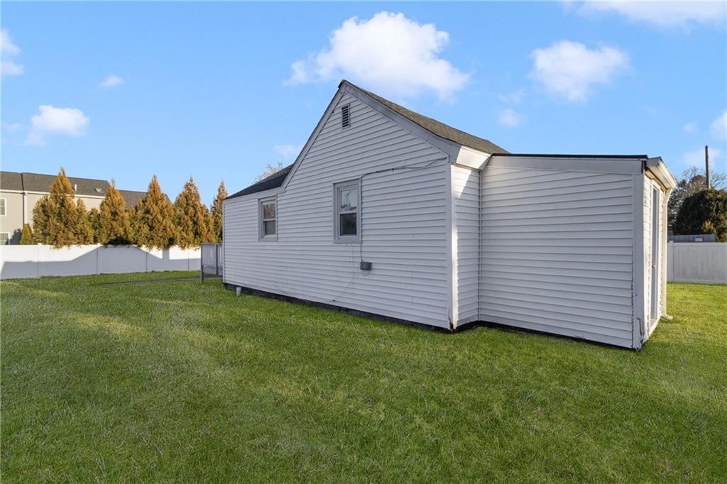 1609 West Main Road, Middletown