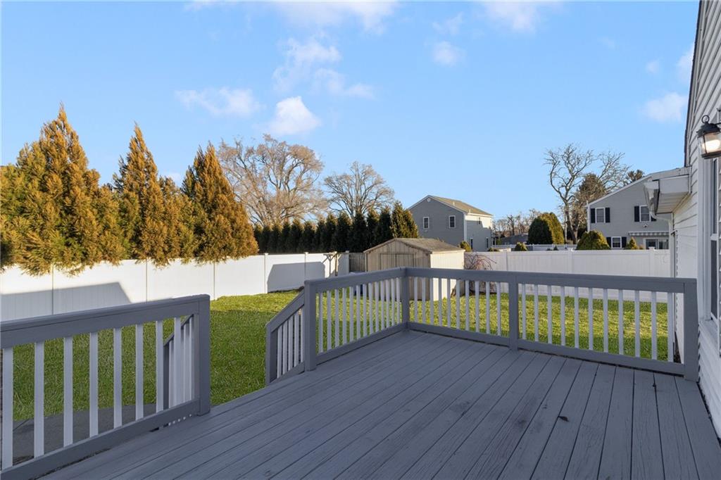 1609 West Main Road, Middletown