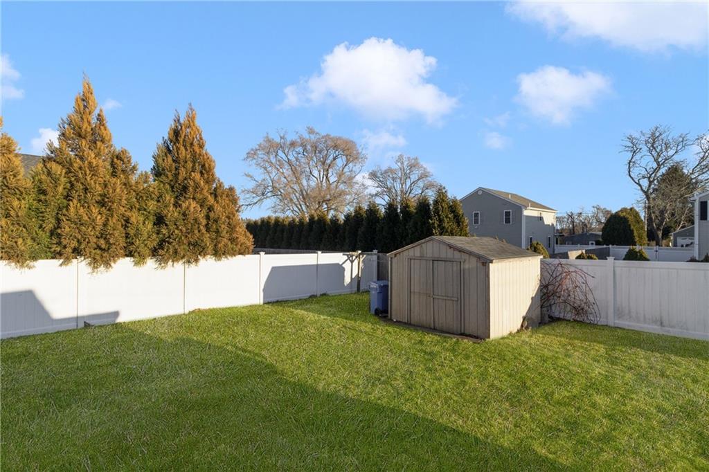 1609 West Main Road, Middletown