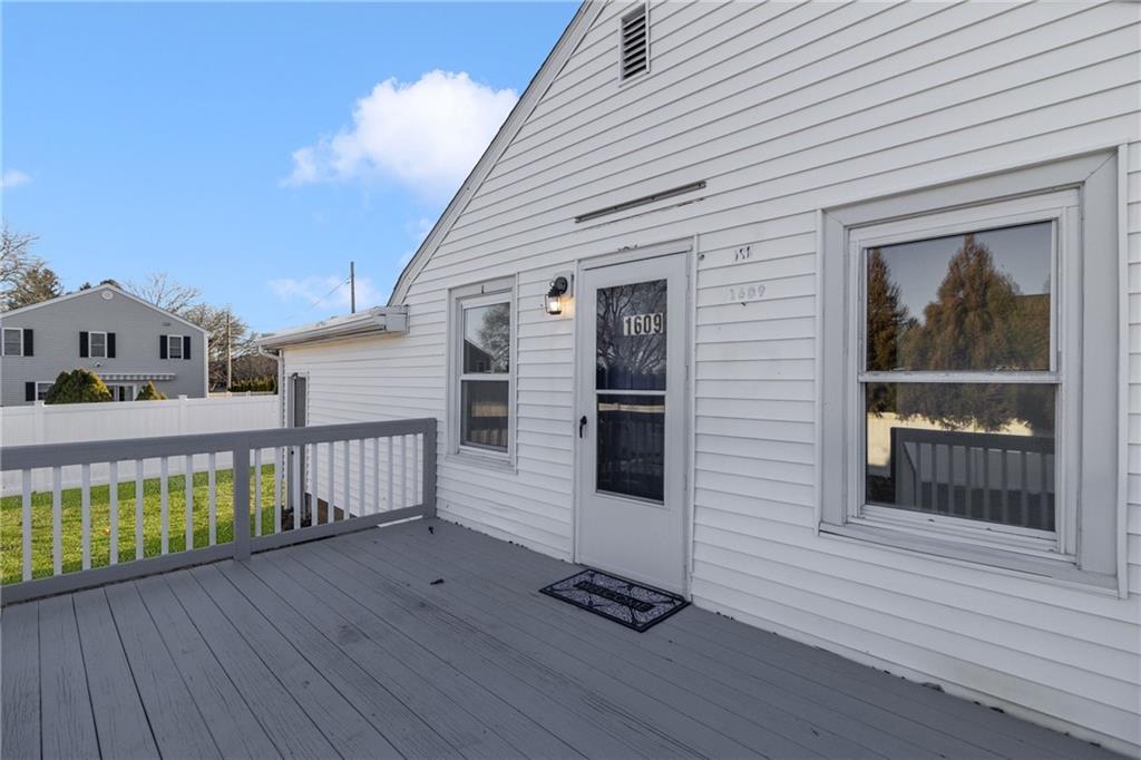 1609 West Main Road, Middletown