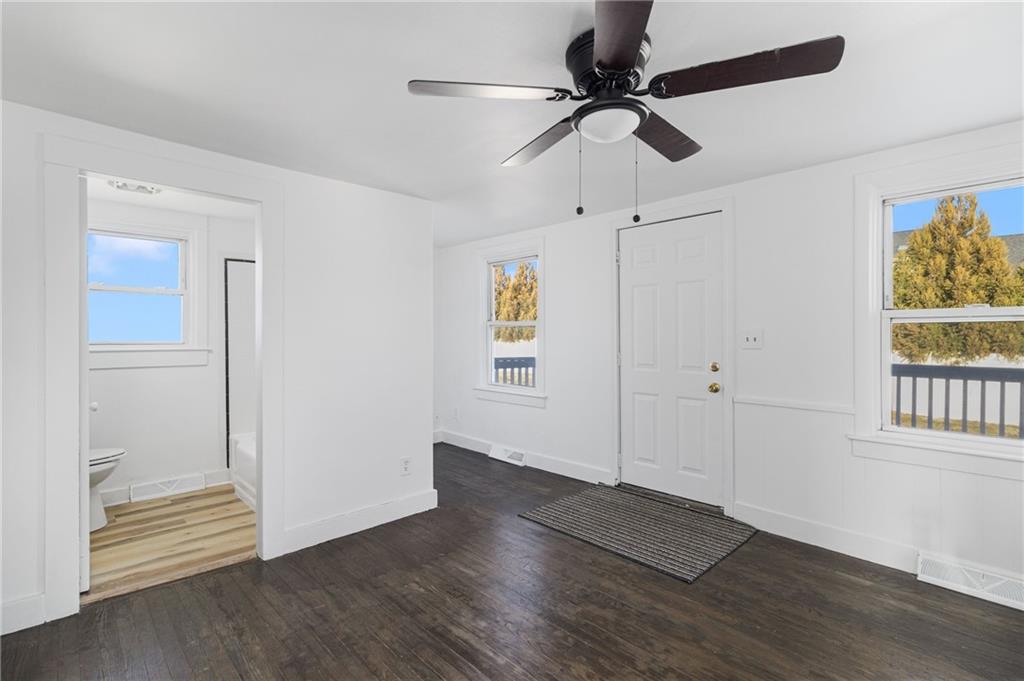 1609 West Main Road, Middletown