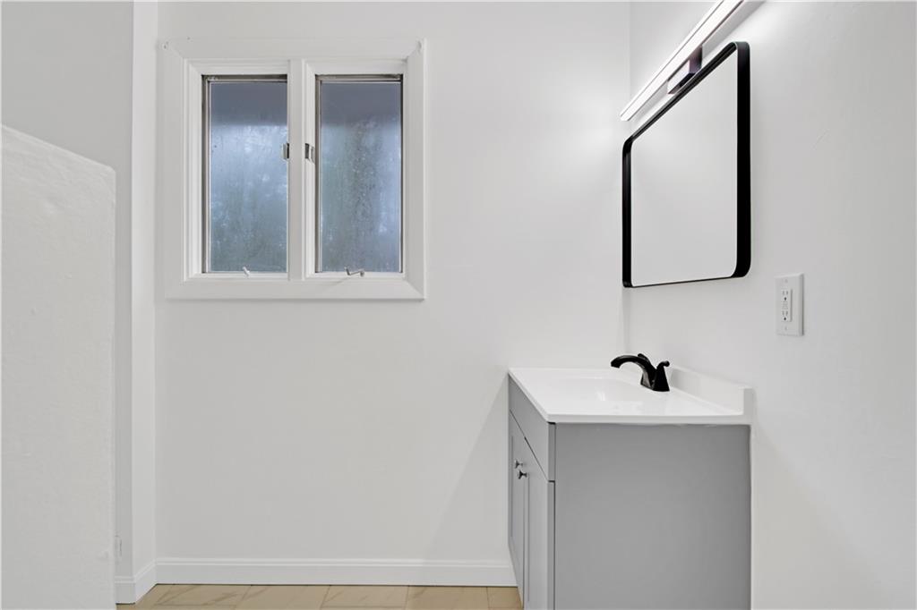 20 Holly Hill Court, East Greenwich
