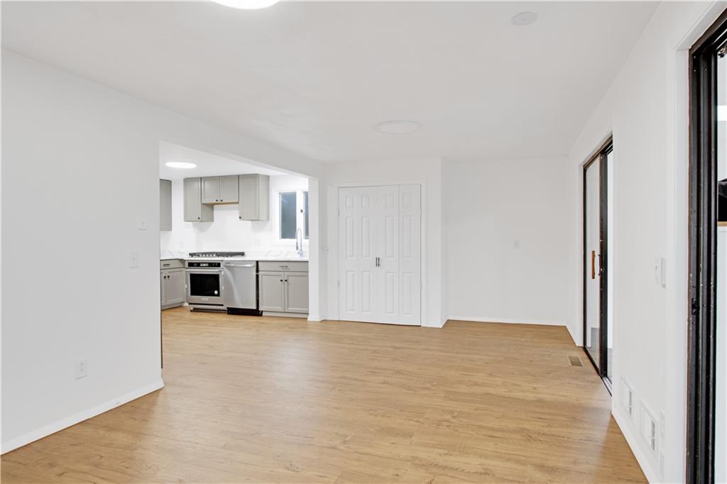 20 Holly Hill Court, East Greenwich