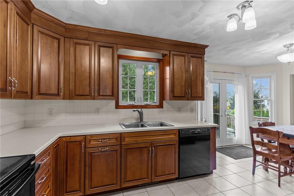 101 Hunt Avenue, South Kingstown
