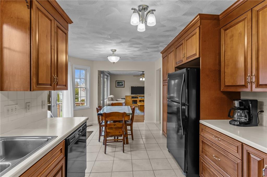 101 Hunt Avenue, South Kingstown