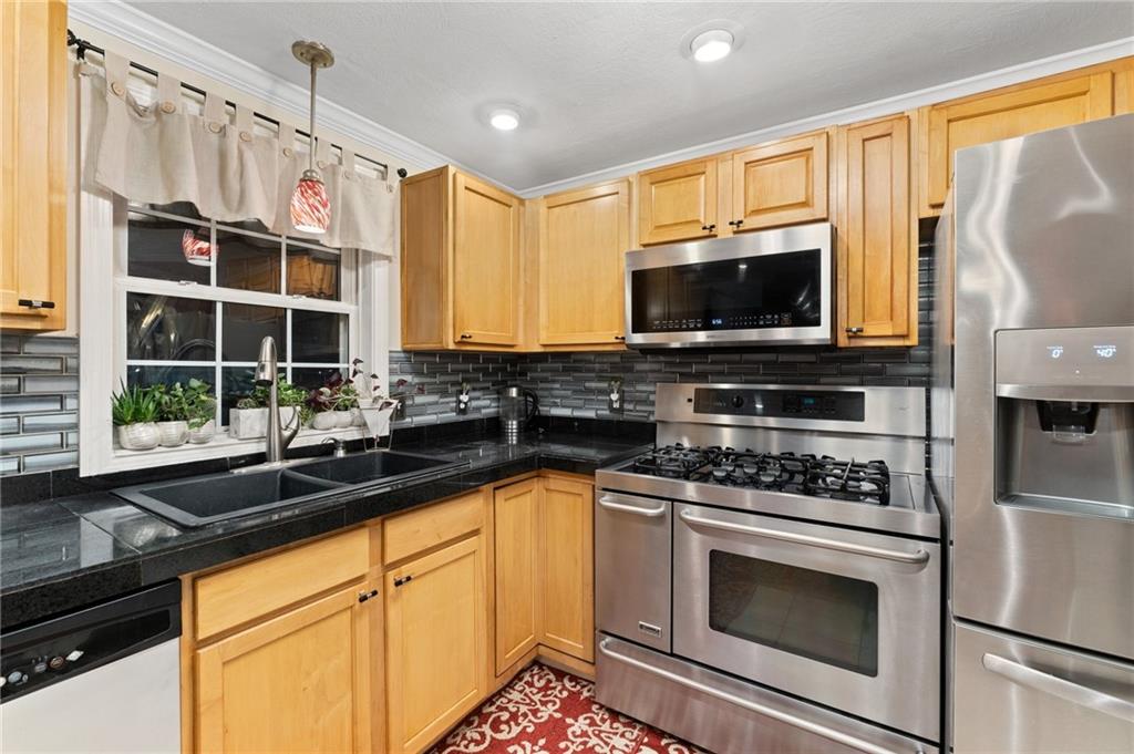 16 Blue Ridge Drive, Charlestown