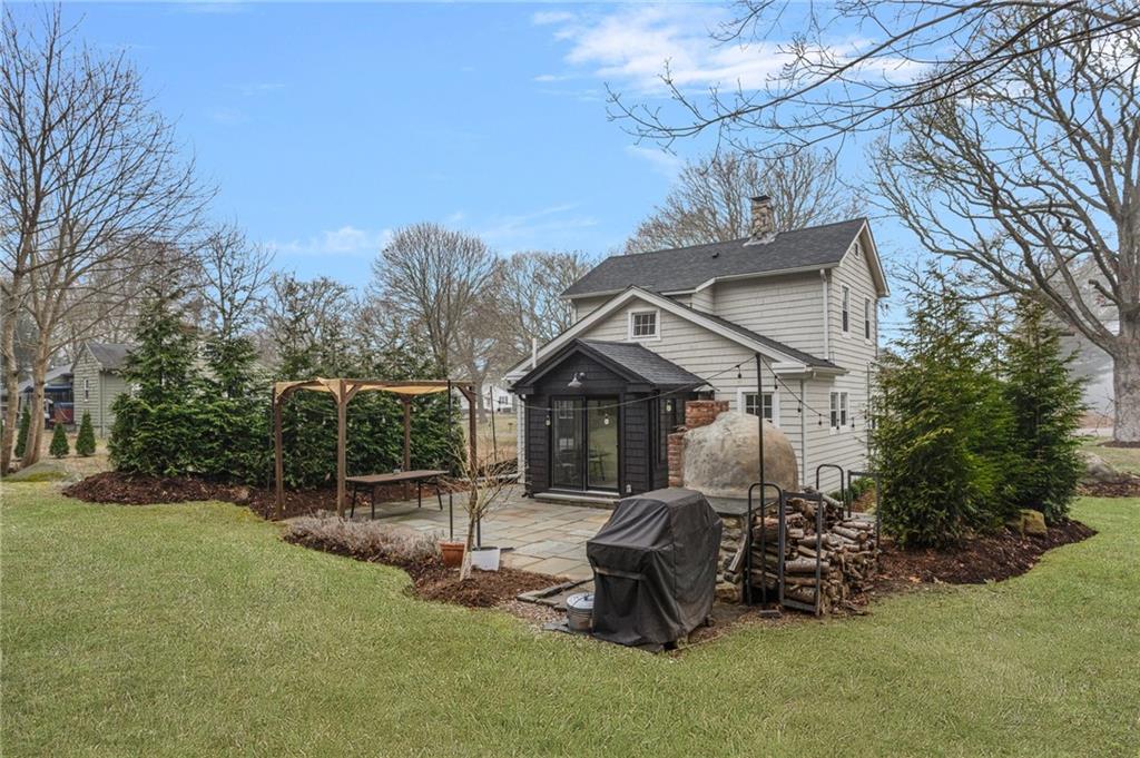 15 Old Post Road, Westerly