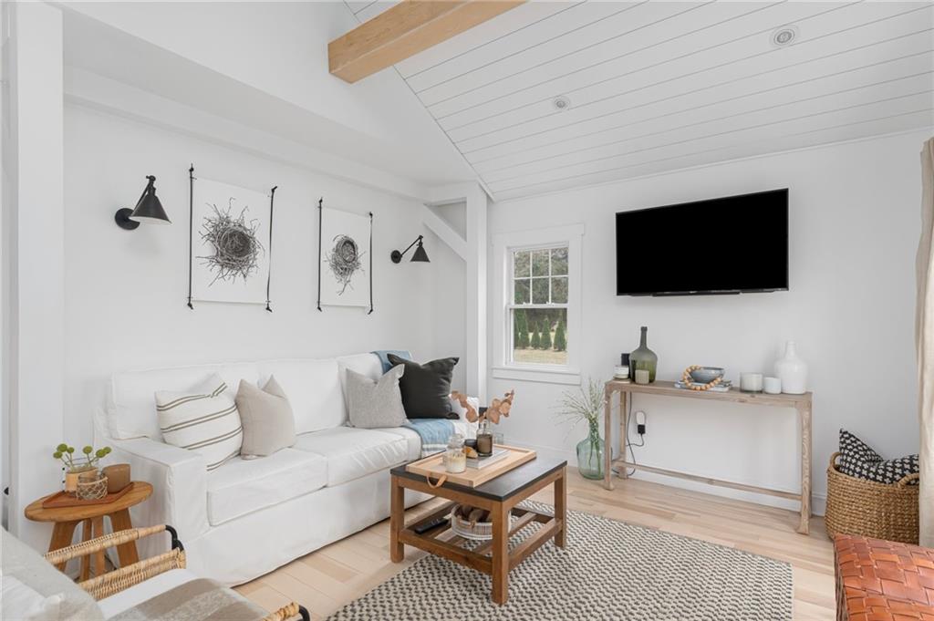 15 Old Post Road, Westerly