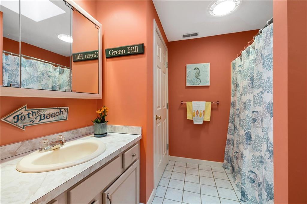 72 Carpenter Drive, South Kingstown