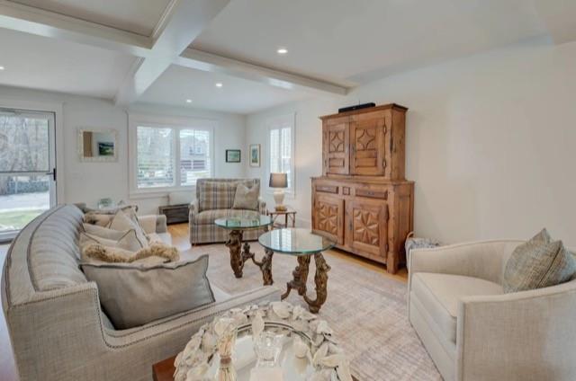 23 Chachapacassett Road, Barrington
