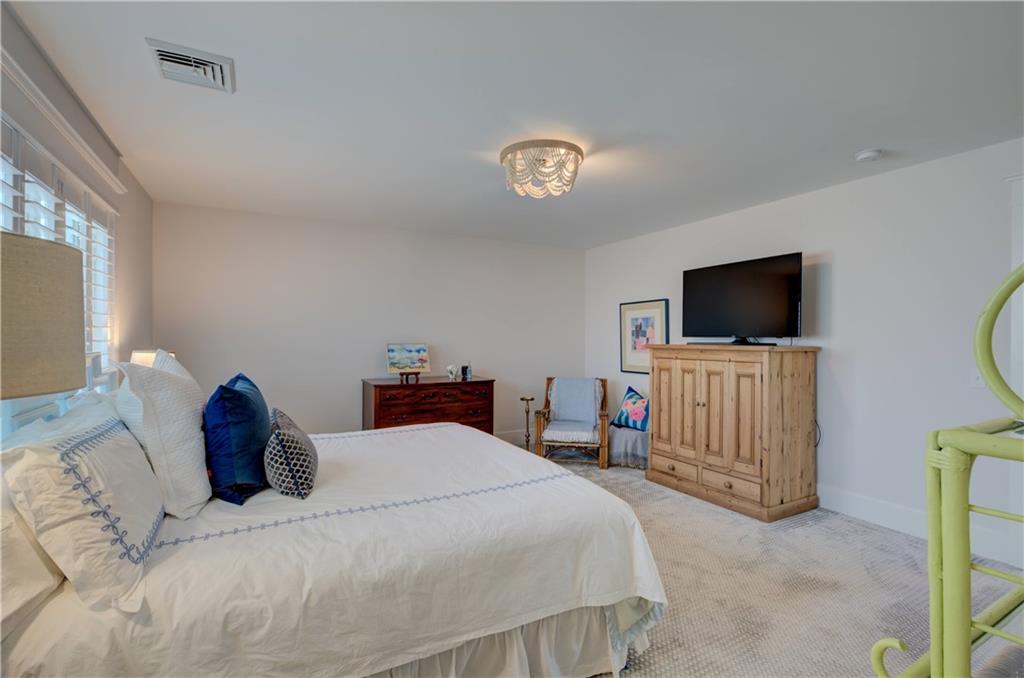 23 Chachapacassett Road, Barrington