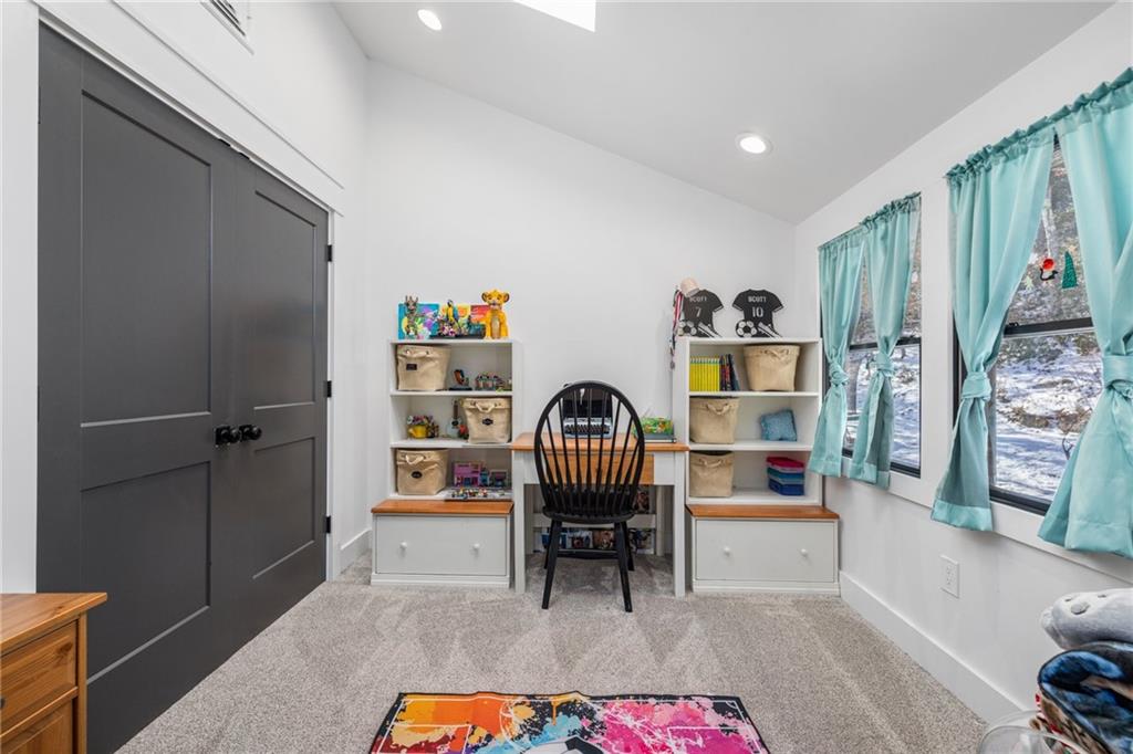 70 Cherokee Bend, Charlestown