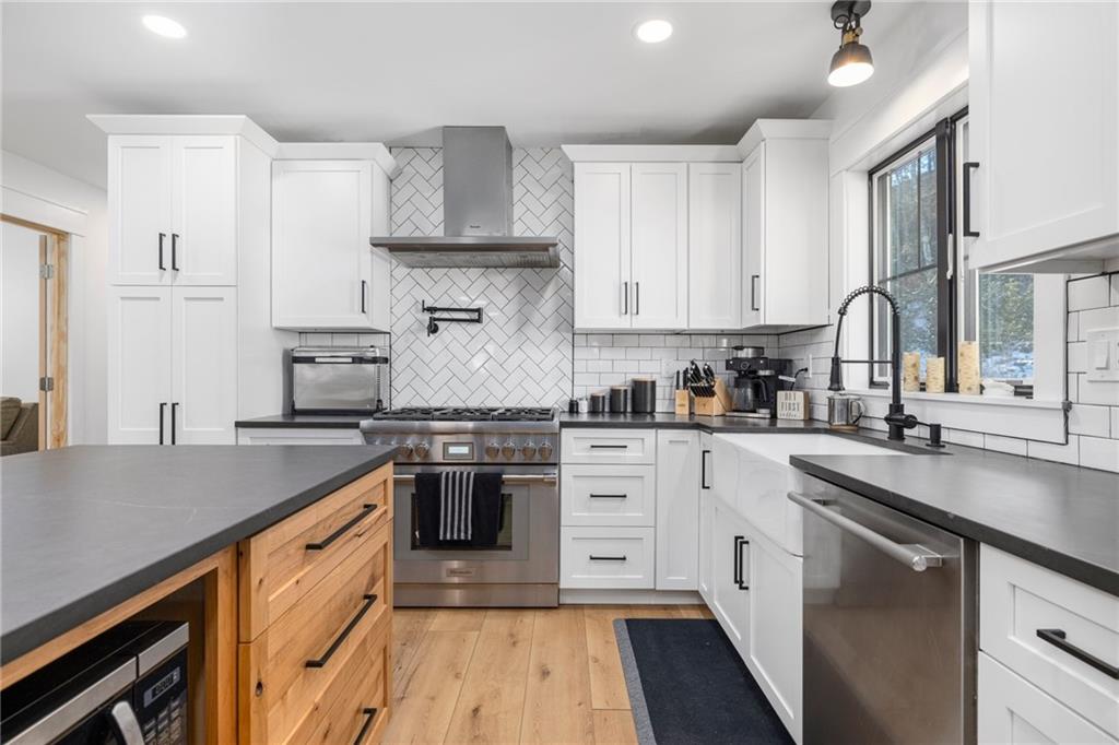 70 Cherokee Bend, Charlestown