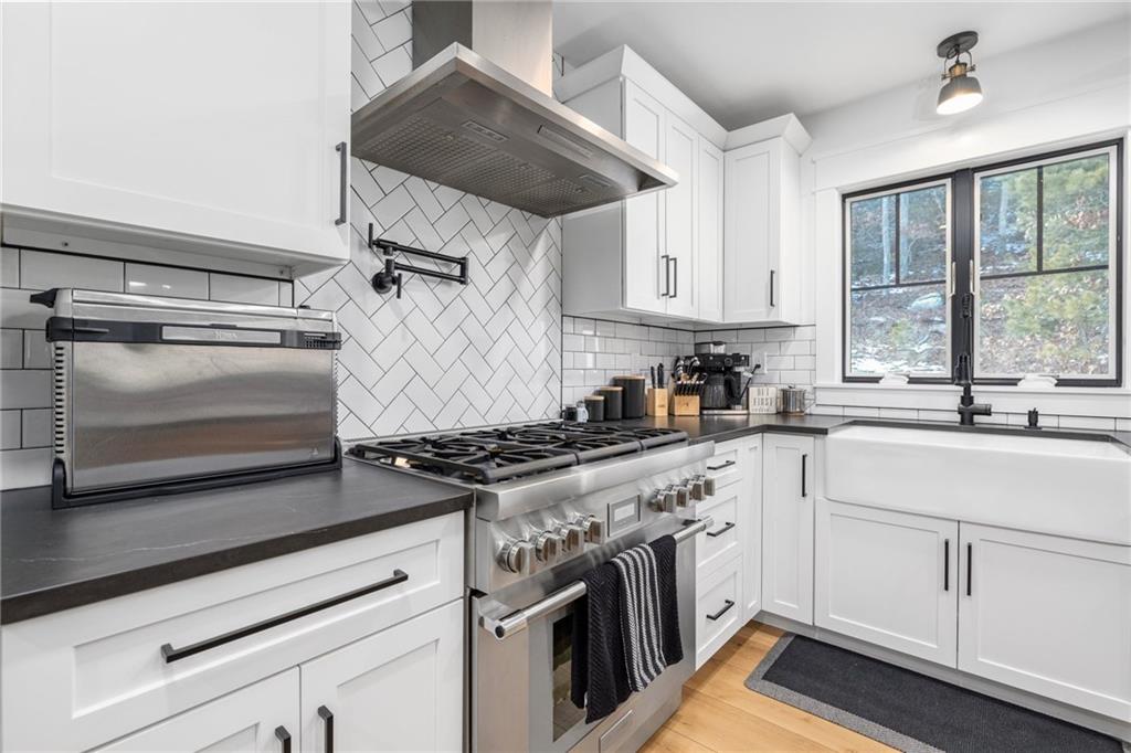 70 Cherokee Bend, Charlestown