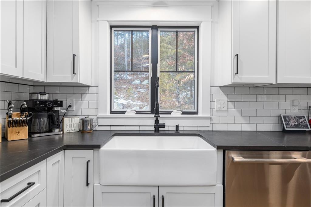 70 Cherokee Bend, Charlestown