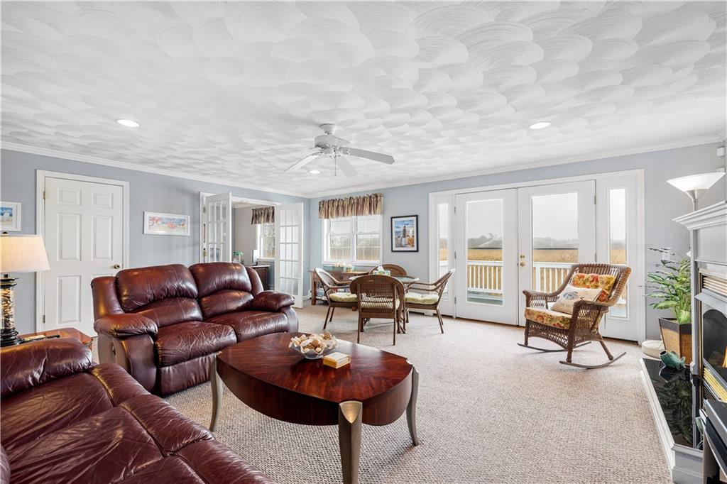 16 Elm Avenue, Narragansett