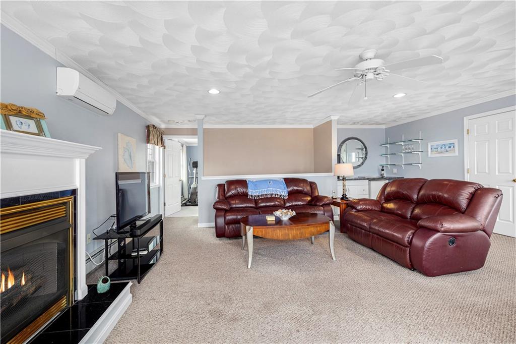 16 Elm Avenue, Narragansett